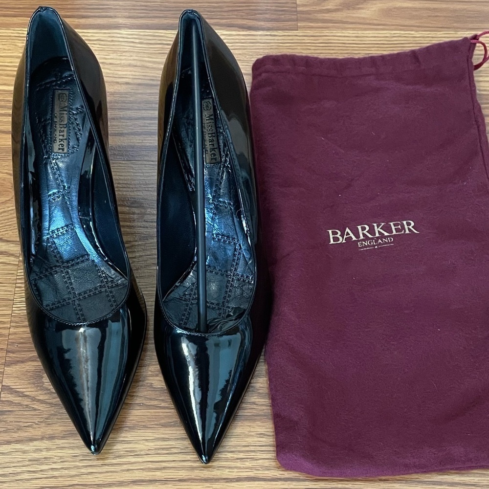 Miss Barker Of England Pointed Toe Heels Size 40 NWOT Feminine Glossy Elegant
